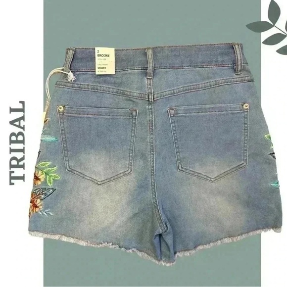 Tribal Brooke Girlfriend Shorts w/Embroidery Sky Blue
5395XX-4798-0293 Denim - Picture 2 of 8